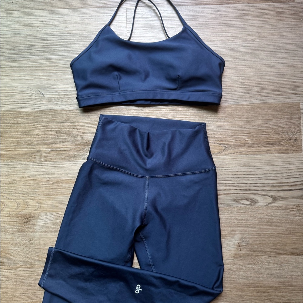Navy Airlift Intrigue Bra - Alo Yoga